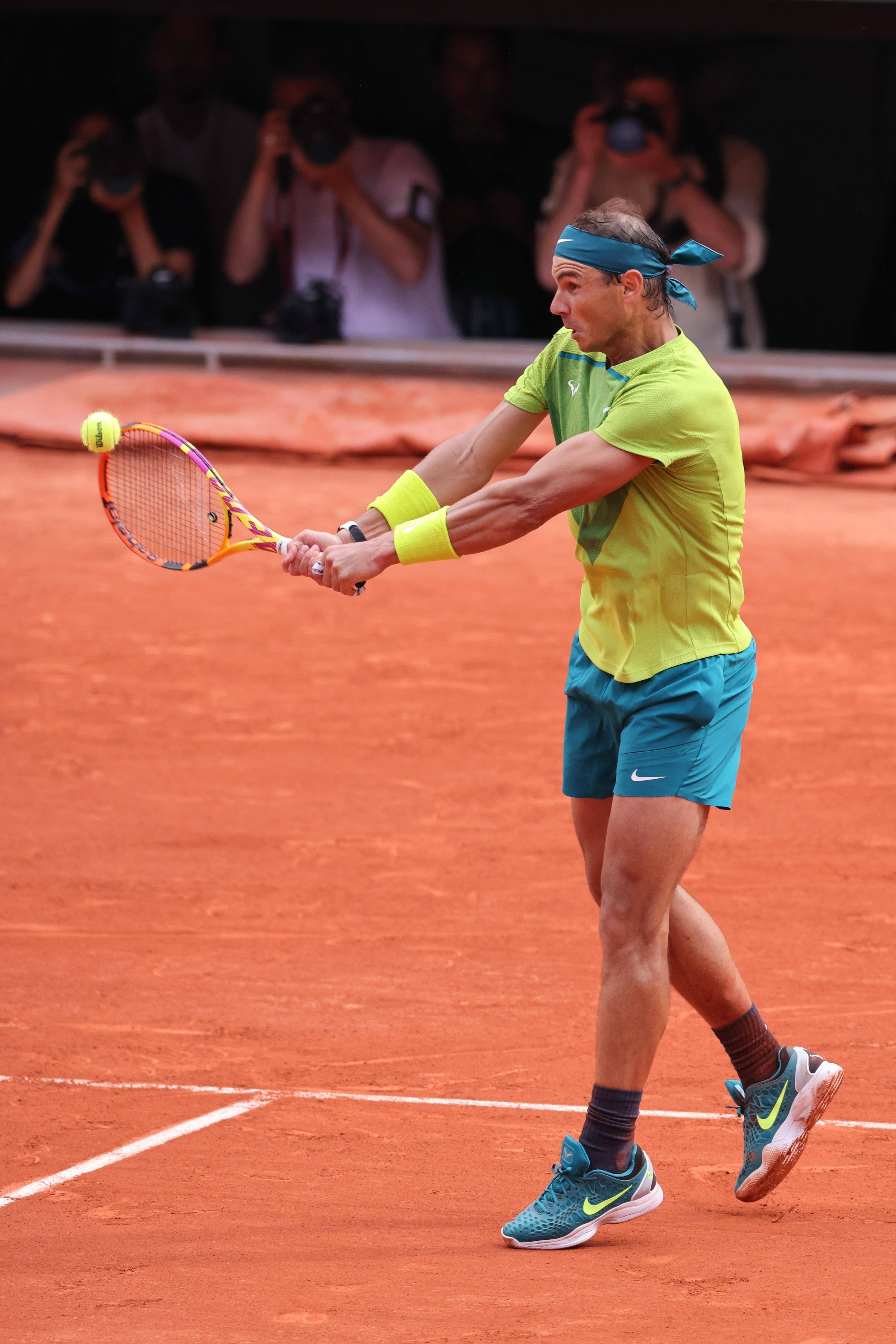 包含美国网球队险胜澳大利亚网球队，纳达尔统治全场的词条