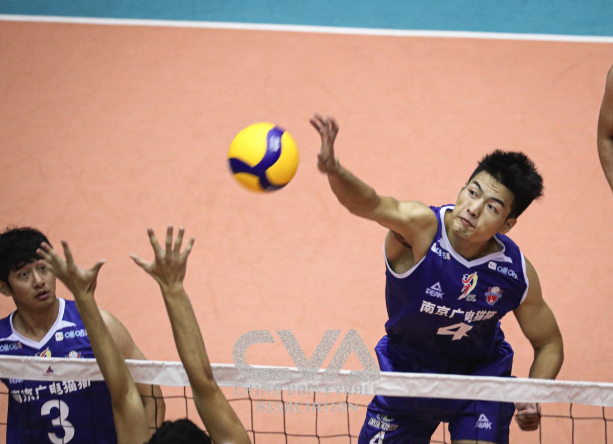 开云官网-上海客场取胜,瞄准全胜战绩