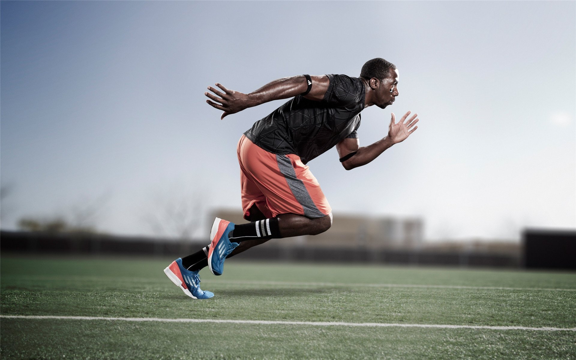 F1新赛季揭幕战之夜,法比尼奥的硬仗之王本色