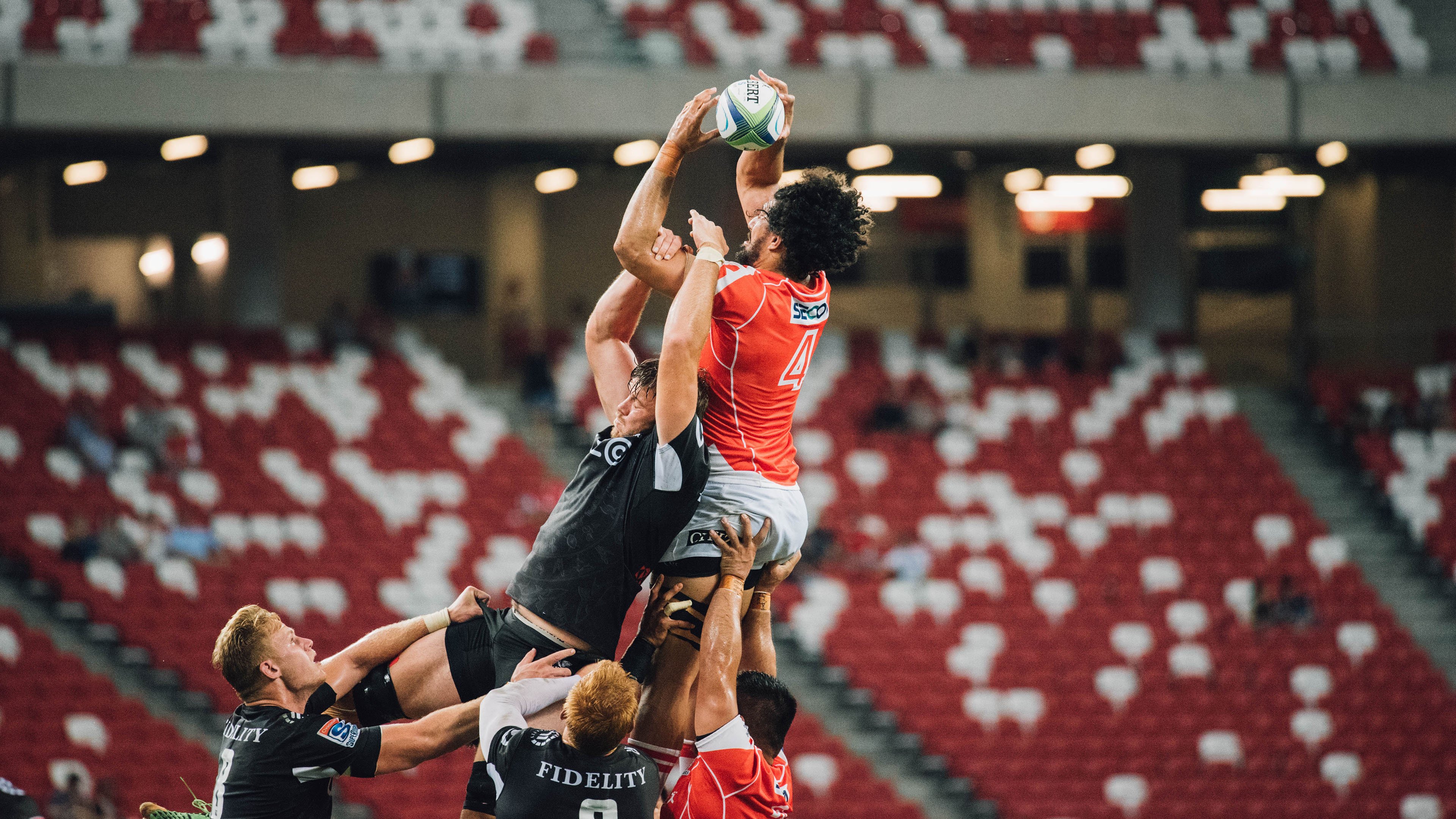 绿茵之外的速度对决，当卡塞米罗的胜利之夜遇上F1新赛季轰鸣